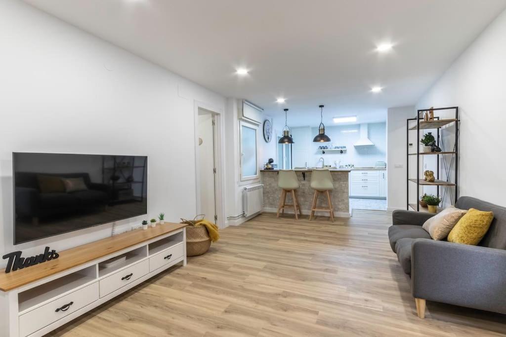 Apt In The Old Town With Cool Terrace!! Private Parking Bilbao Exteriör bild