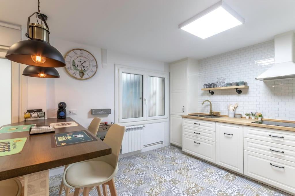 Apt In The Old Town With Cool Terrace!! Private Parking Bilbao Exteriör bild
