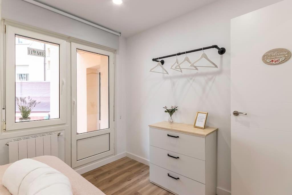 Apt In The Old Town With Cool Terrace!! Private Parking Bilbao Exteriör bild