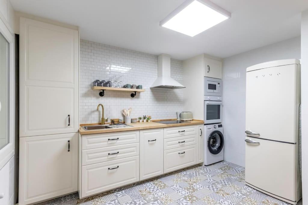 Apt In The Old Town With Cool Terrace!! Private Parking Bilbao Exteriör bild