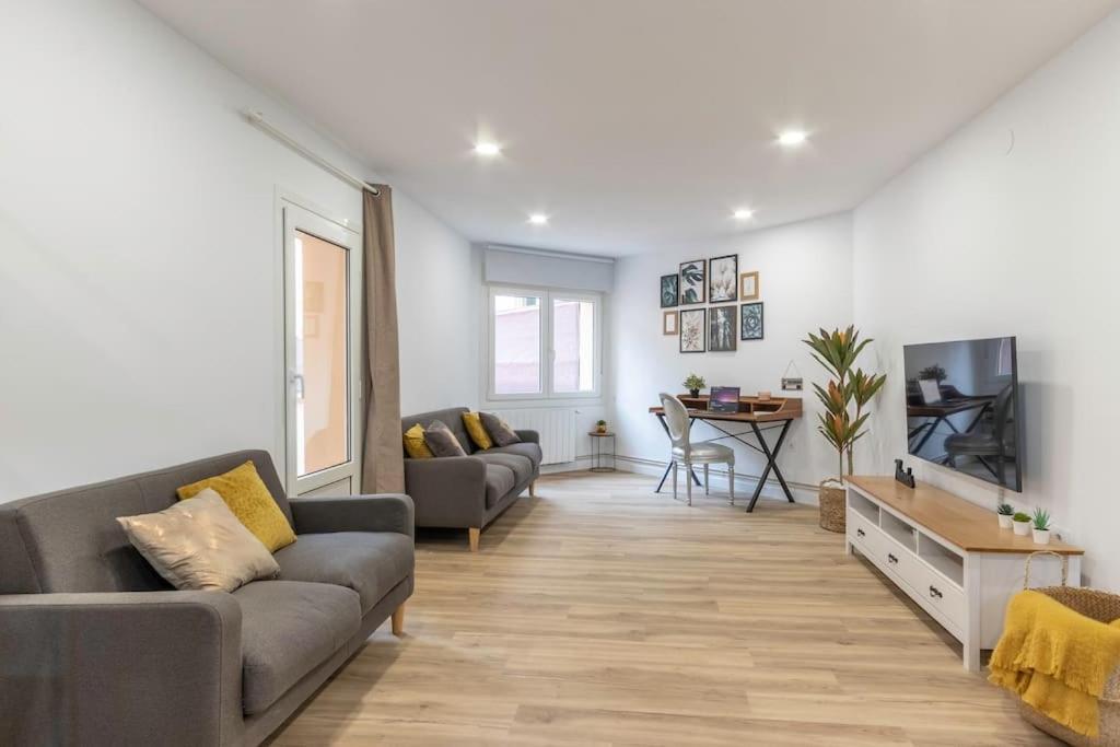 Apt In The Old Town With Cool Terrace!! Private Parking Bilbao Exteriör bild